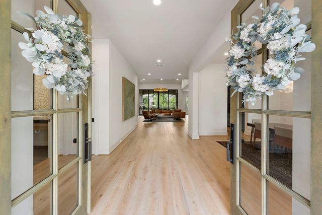 7 Gatewood Reserve Lane, The Woodlands, TX 77381