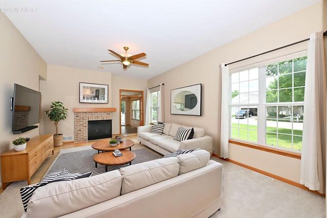 N57W24093 N Sycamore CIRCLE, Sussex, WI 53089