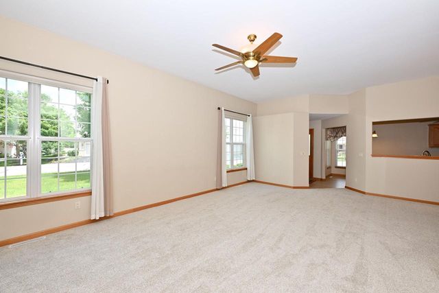 N57W24093 N Sycamore CIRCLE, Sussex, WI 53089