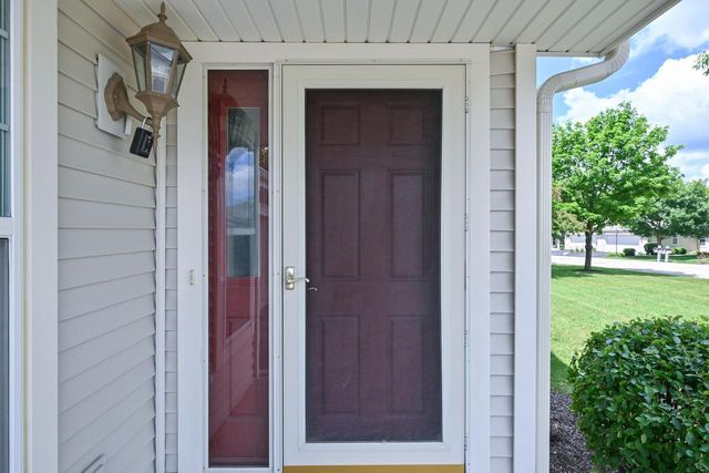 N57W24093 N Sycamore CIRCLE, Sussex, WI 53089