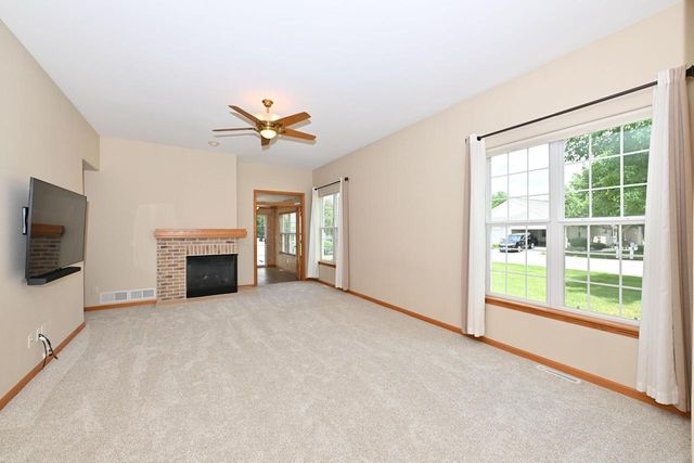 N57W24093 N Sycamore CIRCLE, Sussex, WI 53089