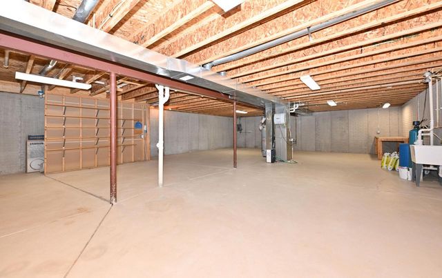 N57W24093 N Sycamore CIRCLE, Sussex, WI 53089