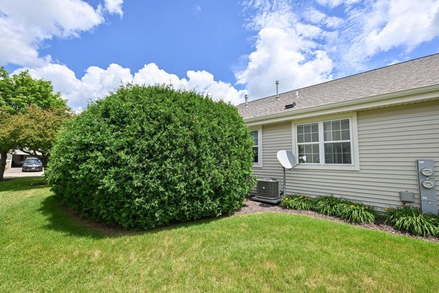 N57W24093 N Sycamore CIRCLE, Sussex, WI 53089