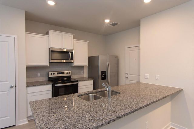 605 N West South St ST 391, Leander, TX 78641