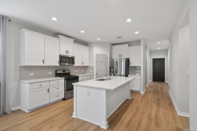 8806 White Crown, San Antonio, TX 78254