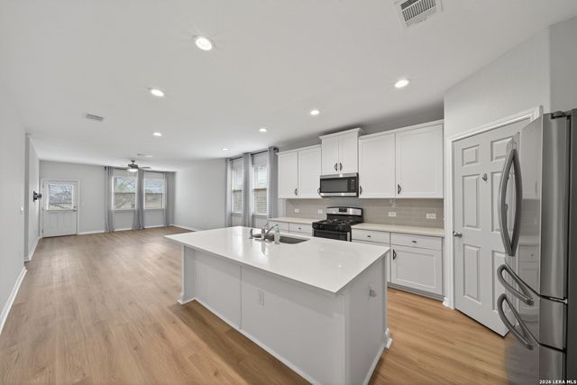 8806 White Crown, San Antonio, TX 78254