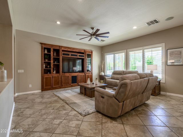 1719 W ALOE VERA Drive, Phoenix, AZ 85085