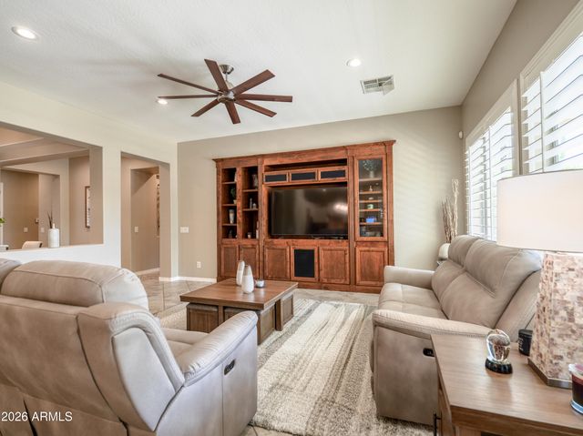 1719 W ALOE VERA Drive, Phoenix, AZ 85085