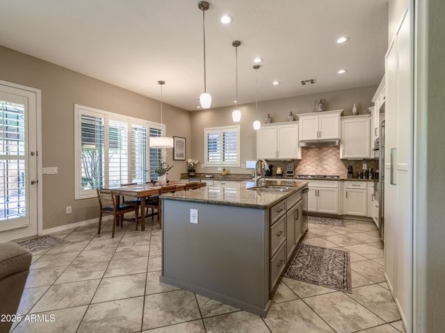 1719 W ALOE VERA Drive, Phoenix, AZ 85085