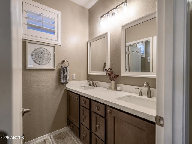 1719 W ALOE VERA Drive, Phoenix, AZ 85085