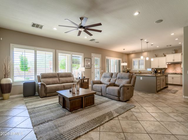 1719 W ALOE VERA Drive, Phoenix, AZ 85085