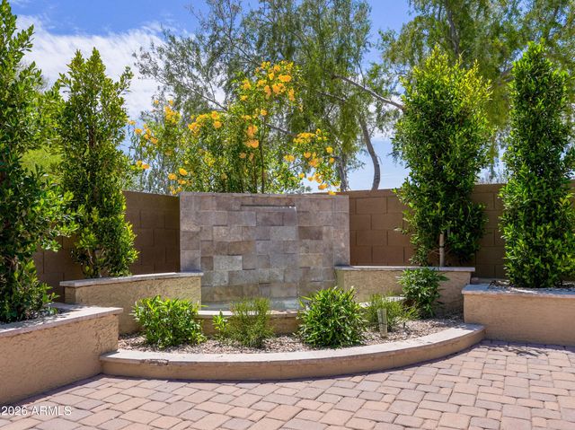 1719 W ALOE VERA Drive, Phoenix, AZ 85085