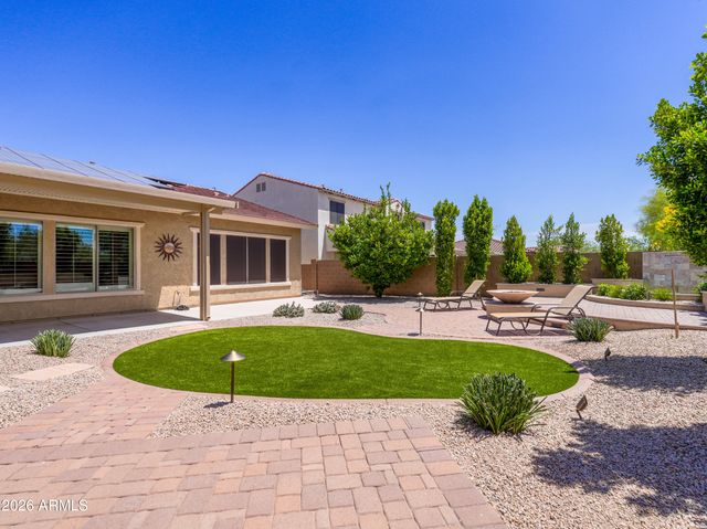 1719 W ALOE VERA Drive, Phoenix, AZ 85085