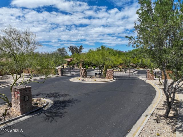 1719 W ALOE VERA Drive, Phoenix, AZ 85085