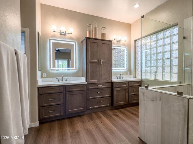 1719 W ALOE VERA Drive, Phoenix, AZ 85085
