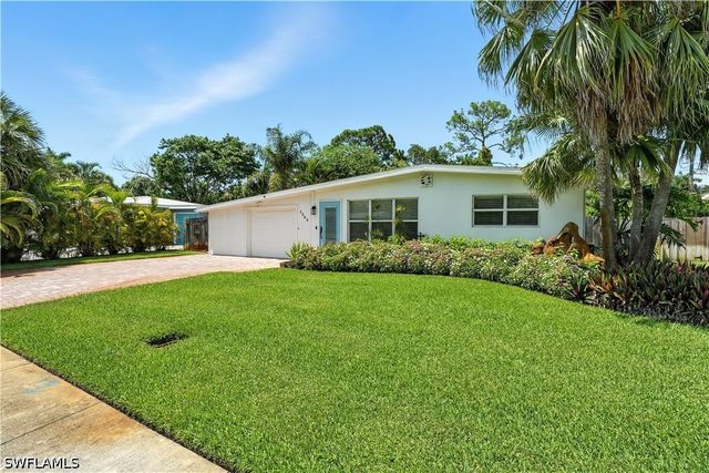 1063 22nd AVE N, Naples, FL 34103