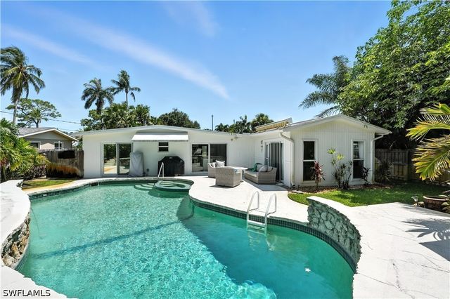 1063 22nd AVE N, Naples, FL 34103