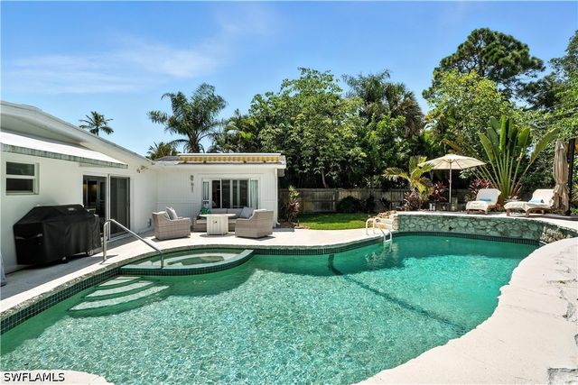 1063 22nd AVE N, Naples, FL 34103