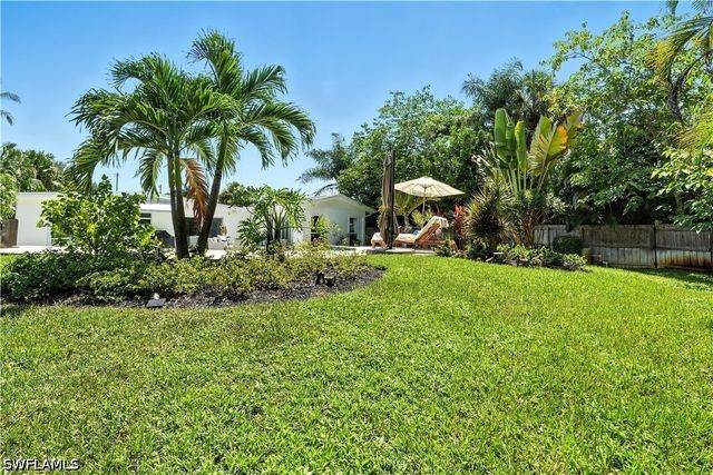 1063 22nd AVE N, Naples, FL 34103