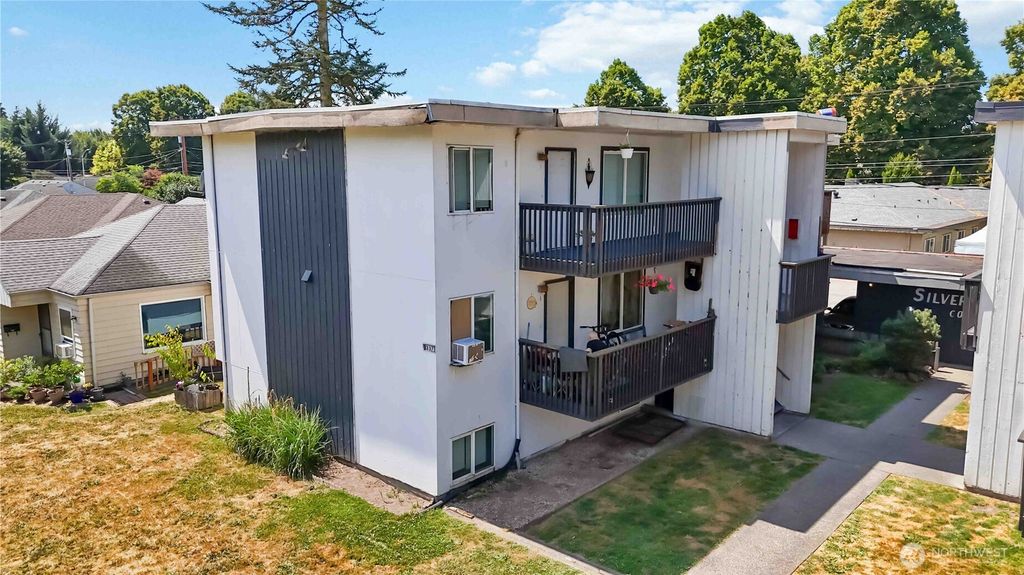 1337 10th Avenue, Longview, WA 98632