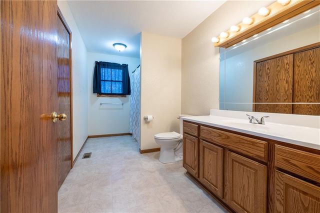 9769 County Road 427 Road, Savannah, MO 64485