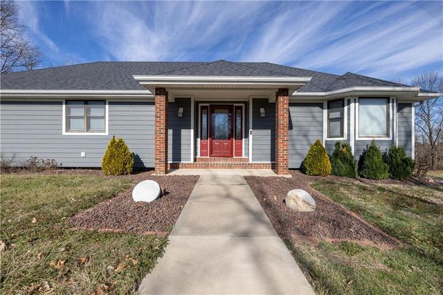 9769 County Road 427 Road, Savannah, MO 64485