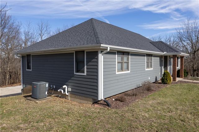 9769 County Road 427 Road, Savannah, MO 64485