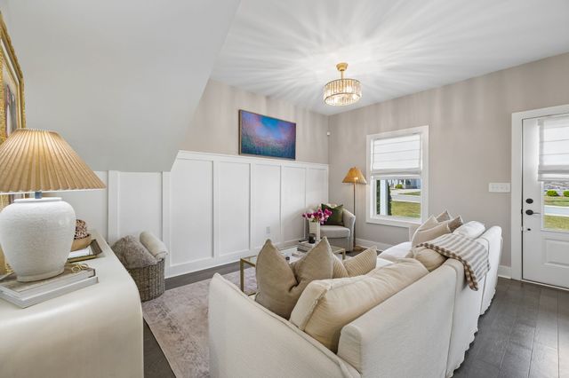 1004 Sycamore Rdg, E, Burns, TN 37029