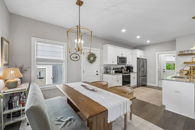 1004 Sycamore Rdg, E, Burns, TN 37029