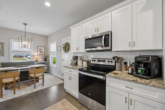 1004 Sycamore Rdg, E, Burns, TN 37029