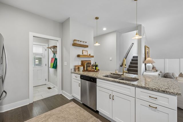 1004 Sycamore Rdg, E, Burns, TN 37029