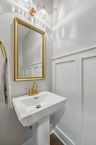 1004 Sycamore Rdg, E, Burns, TN 37029