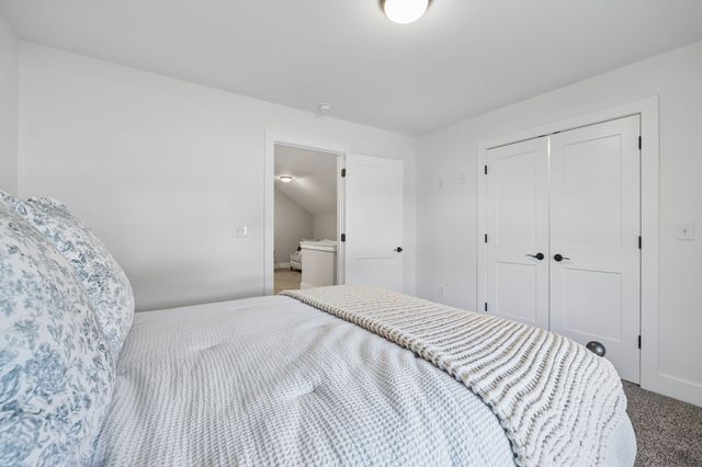 1004 Sycamore Rdg, E, Burns, TN 37029