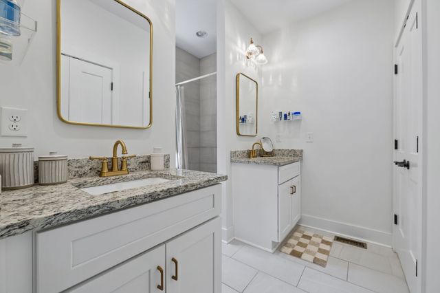 1004 Sycamore Rdg, E, Burns, TN 37029