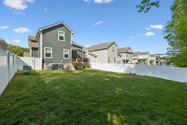 1004 Sycamore Rdg, E, Burns, TN 37029