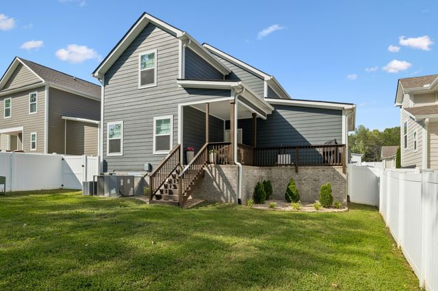 1004 Sycamore Rdg, E, Burns, TN 37029