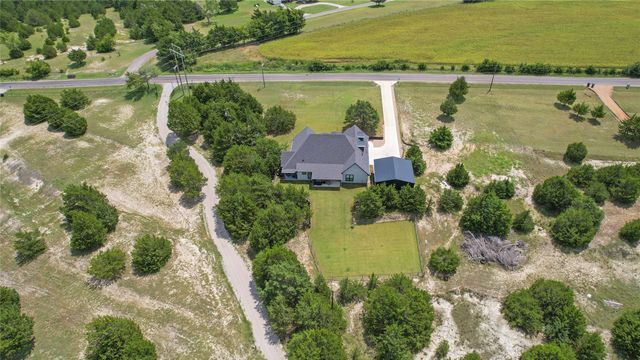 1095 Sister Grove Road, Van Alstyne, TX 75495