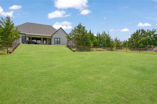 1095 Sister Grove Road, Van Alstyne, TX 75495