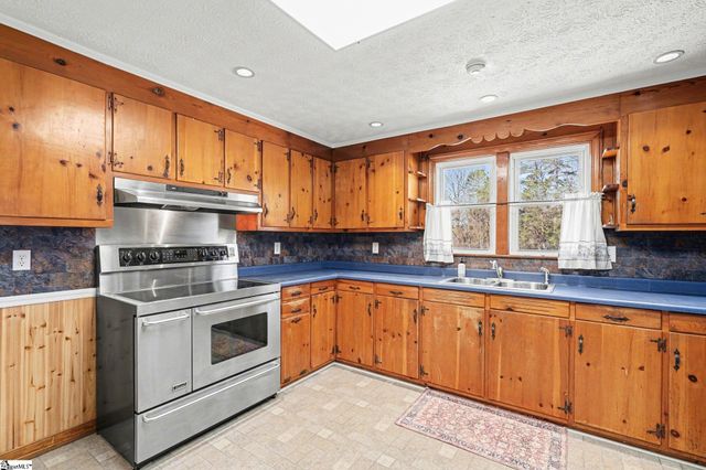 11 Bainbridge Drive, Greenville, SC 29611