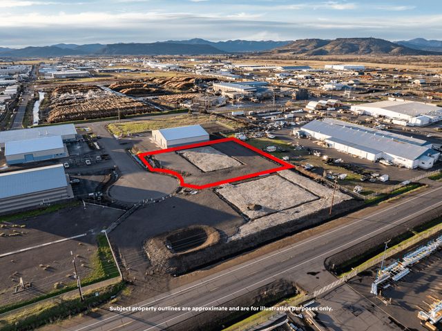 1917 Bobcat Way, White City, OR 97503