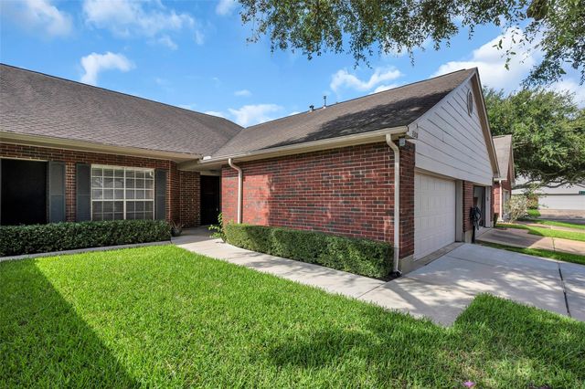 3310 Country Meadows Court, Pearland, TX 77584
