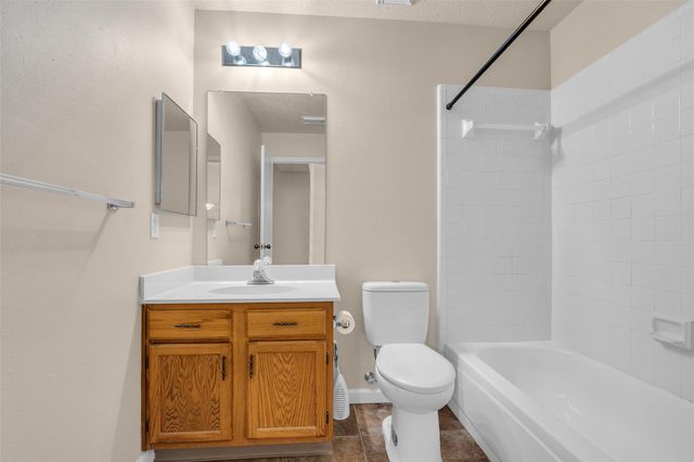 3310 Country Meadows Court, Pearland, TX 77584