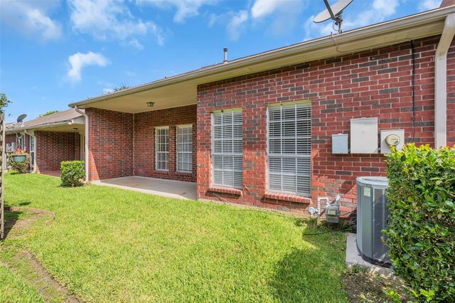 3310 Country Meadows Court, Pearland, TX 77584