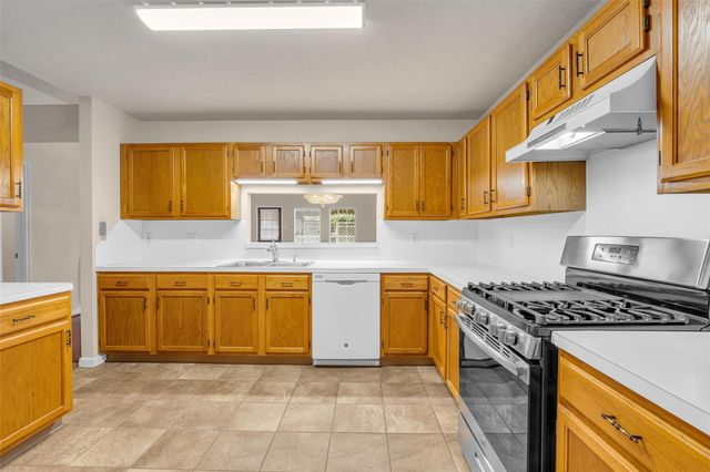 3310 Country Meadows Court, Pearland, TX 77584