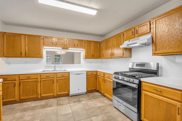 3310 Country Meadows Court, Pearland, TX 77584