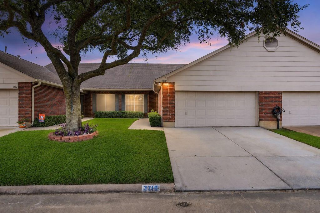 3310 Country Meadows Court, Pearland, TX 77584