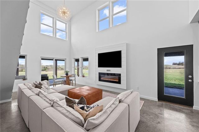 25594 Somerset Road, Louisburg, KS 66071