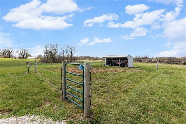 25594 Somerset Road, Louisburg, KS 66071