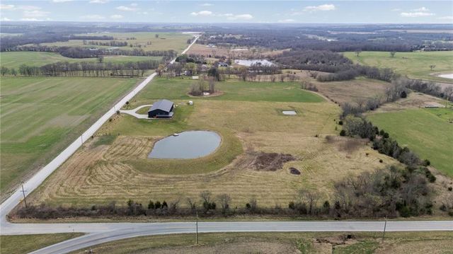 25594 Somerset Road, Louisburg, KS 66071