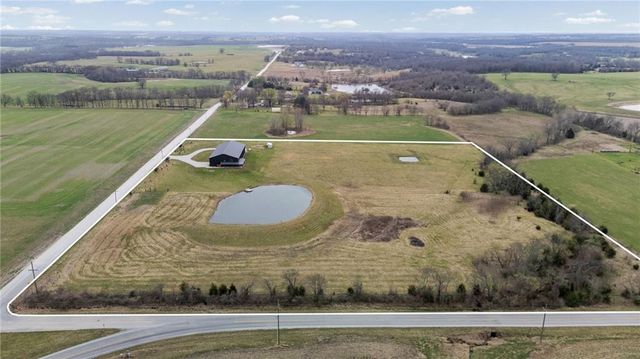 25594 Somerset Road, Louisburg, KS 66071
